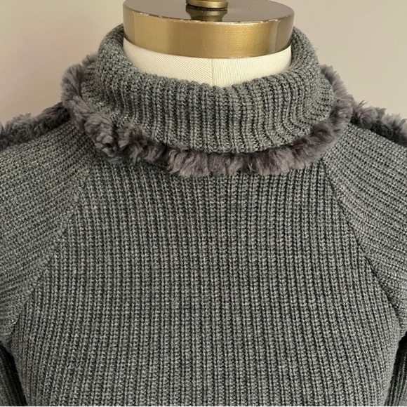 Frett Gray Wool Blend Real Fur Trimmed Turtleneck Tunic Sweater - S 🇨🇦 - Picture 4 of 8